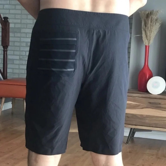 Lululemon Black Studio Shorts Hybrid Swim Surfing Yoga Gym Size 38 - Picture 6 of 10